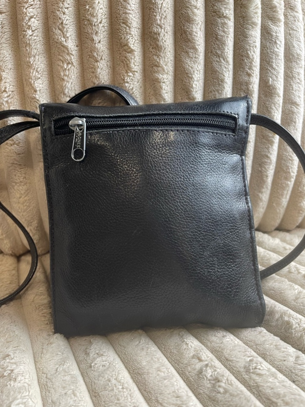 Tusk Black Leather Crossbody Bag Adjustable Strap Purse - Picture 4 of 10